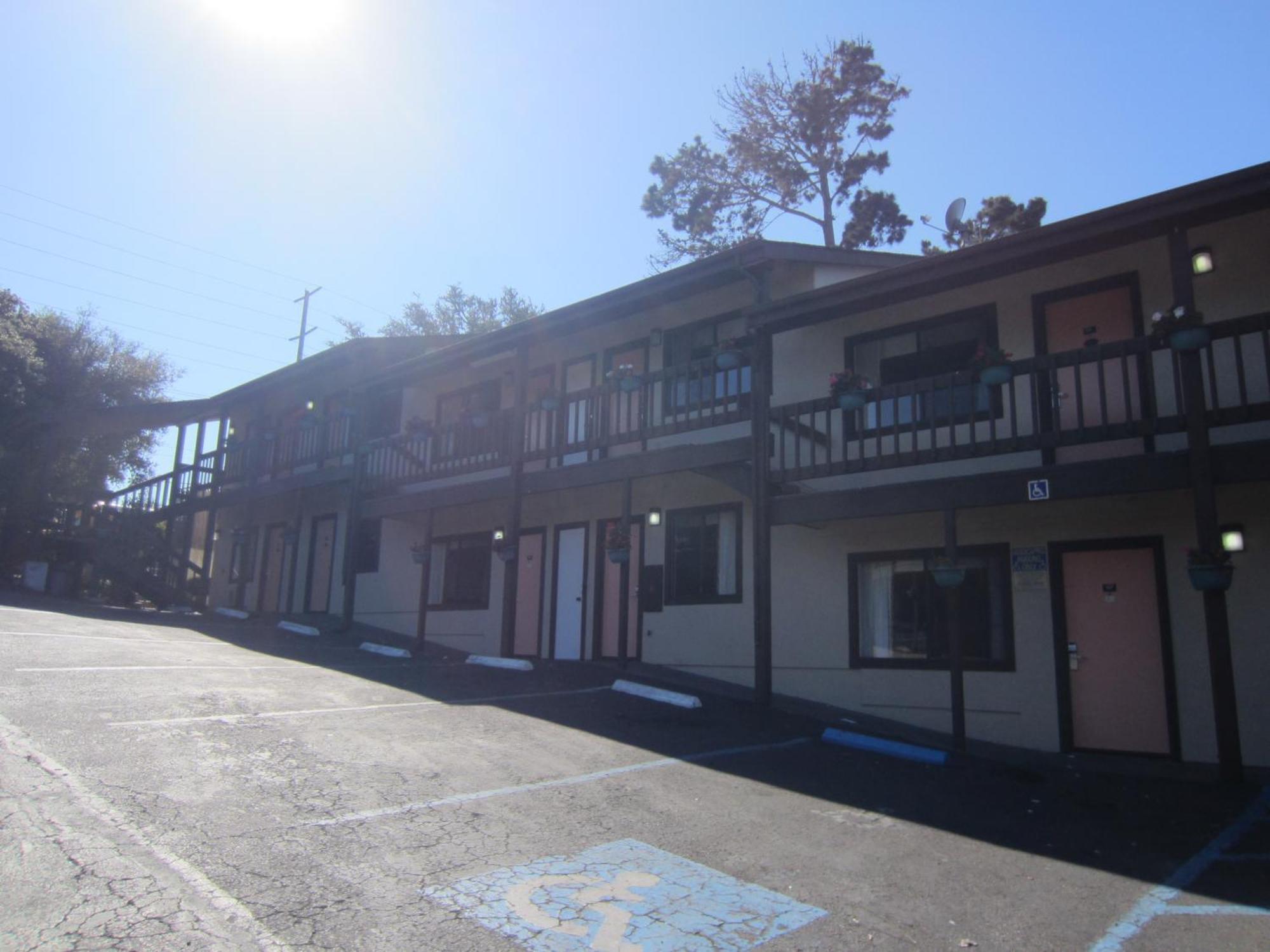 Monterey Fairgrounds Inn Exterior photo