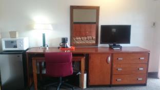 Monterey Fairgrounds Inn Room photo