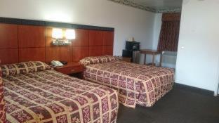 Monterey Fairgrounds Inn Room photo