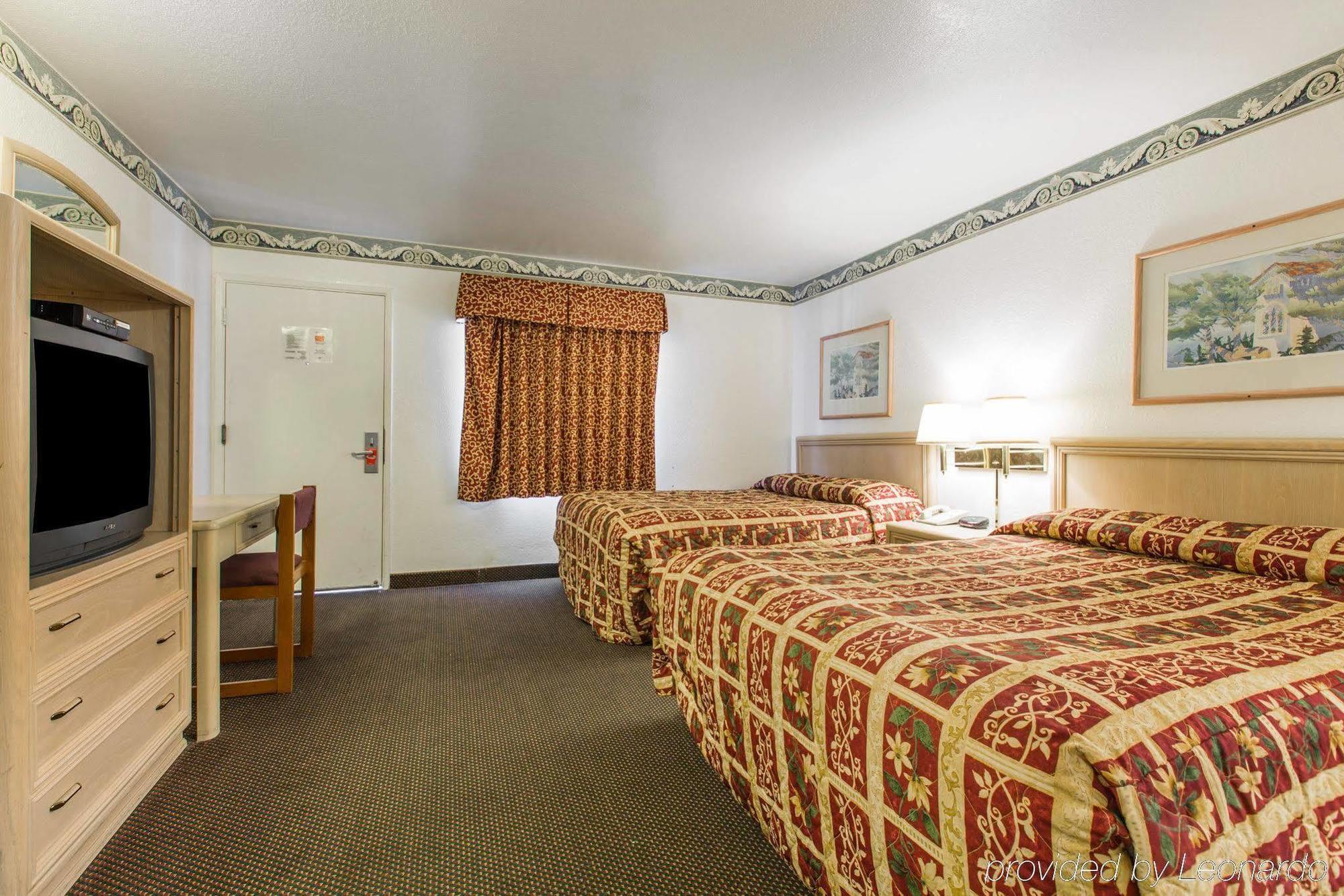 Monterey Fairgrounds Inn Exterior photo