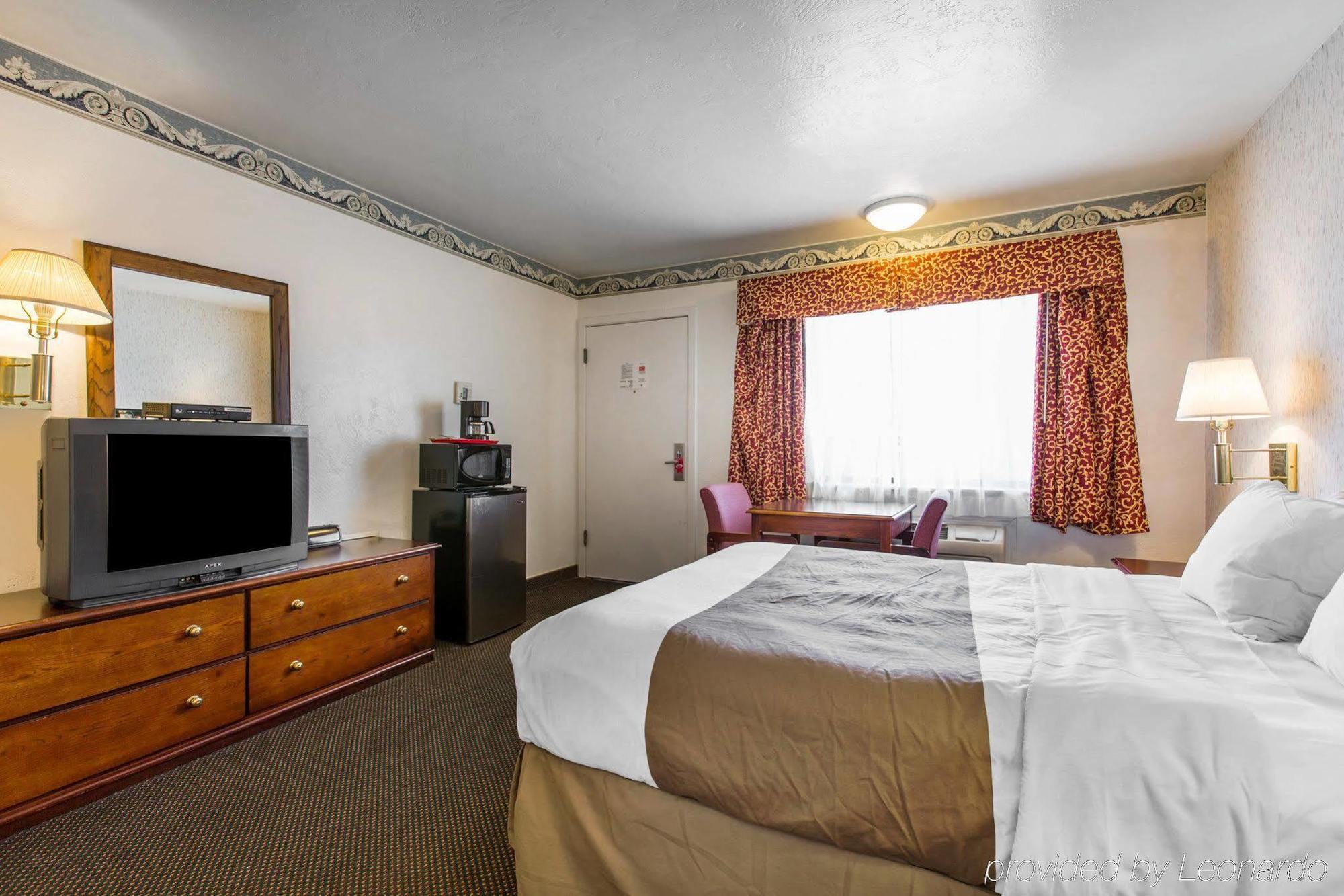 Monterey Fairgrounds Inn Exterior photo